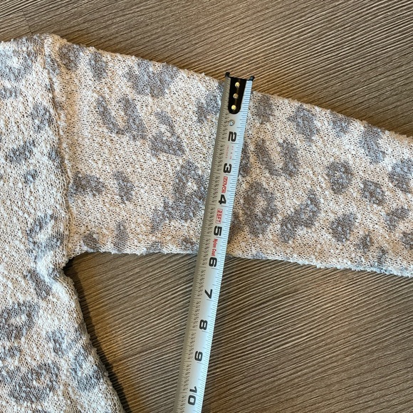 Knox Rose grey leopard sweater Size: Small - Picture 6 of 8